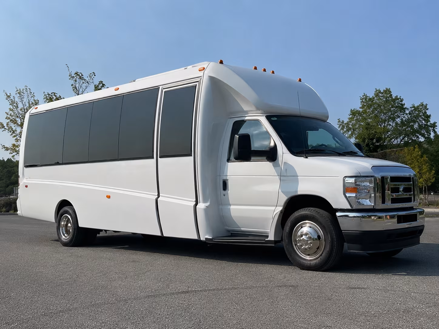 15 Passenger Party Bus Exterior